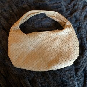 Larger shoulder bag